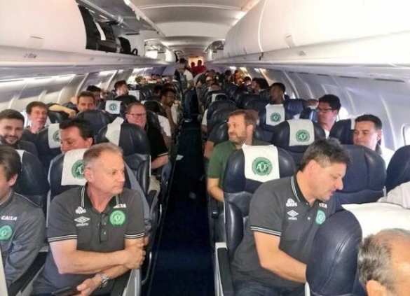 Самолет с бразильскими футболистами разбился в Колумбии (+ФОТО, ВИДЕО) | Русская весна