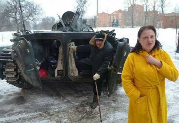 Жителей Донецка из-за обстрелов эвакуируют на бронетехнике (ФОТО, ВИДЕО) | Русская весна