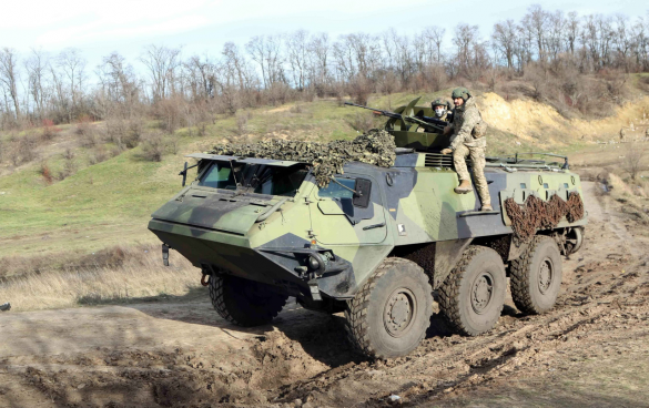 Боевики ВСУ радуются сгоревшему финскому БТР (ВИДЕО) | Русская весна