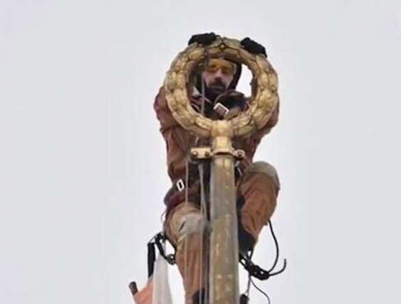 На шпиле Верховной Рады вместо герба зияет «дырка от бублика» | Русская весна