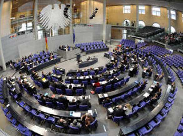 Депутат Бундестага - Меркель:  Мир невозможен без и против России. Надавите на Порошенко чтобы он прекратил разжигать войну (видео) | Русская весна