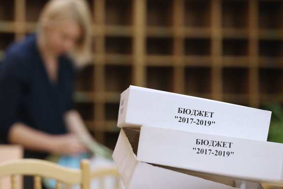 «Вы в бюджет вложили, чтобы брать из него?» — вопрос чиновницы россиянам (ВИДЕО) | Русская весна