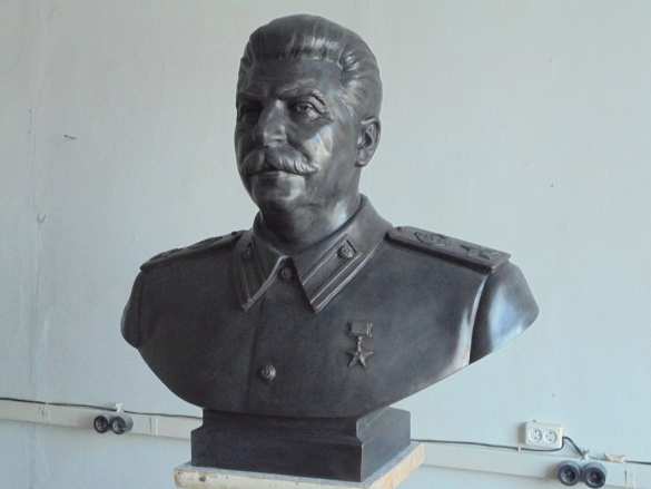 В Новосибирске активисты на свои деньги изготовили памятник Сталину (ФОТО) | Русская весна