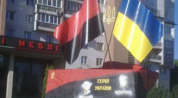 Памятник Бандере и Шухевичу «осквернен» в Черкассах | Русская весна