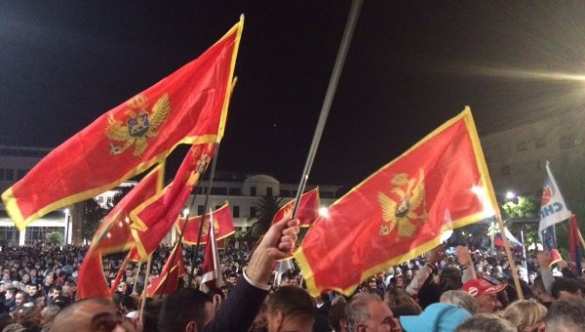 Полиция разгоняет митинги против вступления Черногории в НАТО слезоточивым газом (+ВИДЕО) | Русская весна