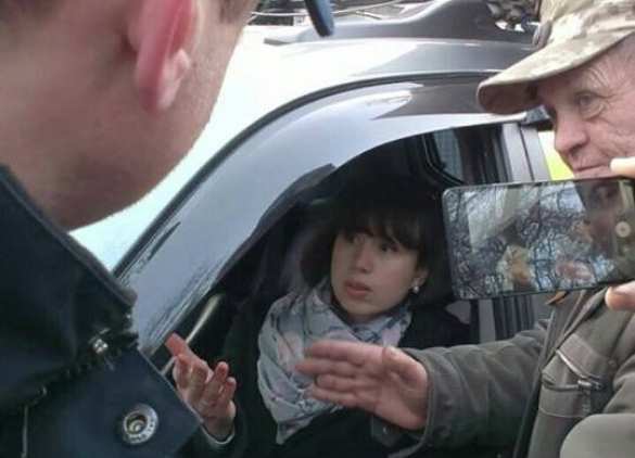 Скандал: Для нардепа Чорновол, пытавшейся угнать авто под Радой, пришлось вызывать бригаду скорой психиатрической помощи (ФОТО + ВИДЕО 18+) | Русская весна