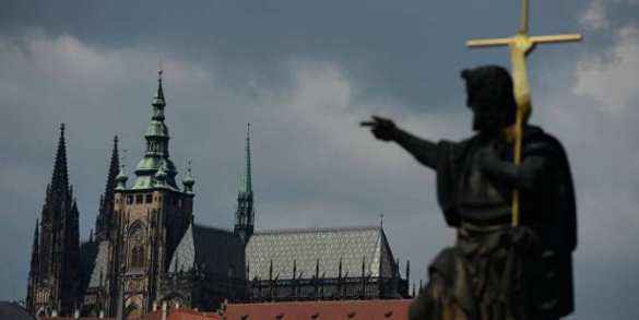 Чешская контрразведка: Россия создает в Европе новый Коминтерн  | Русская весна