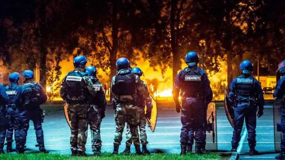 Цыгане заблокировали ключевую автомагистраль Франции (ФОТО) | Русская весна