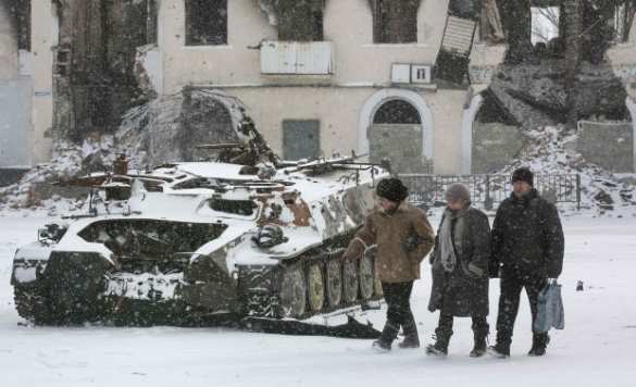 Хроника 19 февраля: беспрерывный артобстрел Донецка и окрестностей, психологическая помощь пострадавшим в Углегорске и отравленные колодцы под Горловкой | Русская весна
