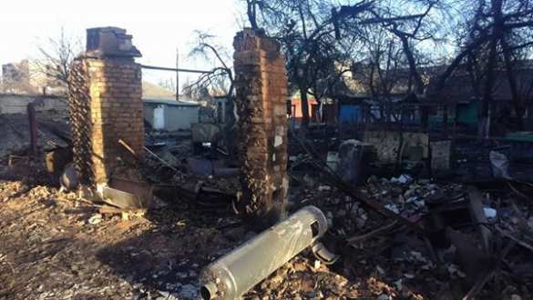 Дебальцево: заминированные дома и воронки, танки ВСУ стреляли точно в окна домов (ФОТО) | Русская весна