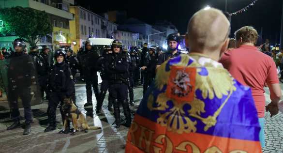 МОЛНИЯ: Делегация российских болельщиков арестована во Франции, им грозит обвинение в убийстве (ФОТО) | Русская весна