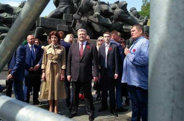 Порошенко: «Украина не должна иметь общих военных праздников со страной-агрессором» (ВИДЕО) | Русская весна