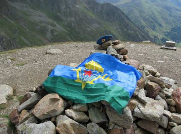 Псковские десантники отстояли высоту в бою с чеченскими боевиками 17 лет назад (ВИДЕО) | Русская весна