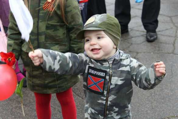 Военные ДНР не оставляют детей без поддержки (ВИДЕО) | Русская весна