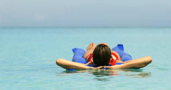 Поплавала 20 часов: россиянку унесло на матрасе в Средиземное море | Русская весна