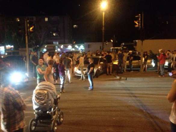 Днепропетровск: люди перекрыли дорогу, в огромной пробке стоят скорые с раненными военными из Марьинки (ВИДЕО+ФОТО) | Русская весна