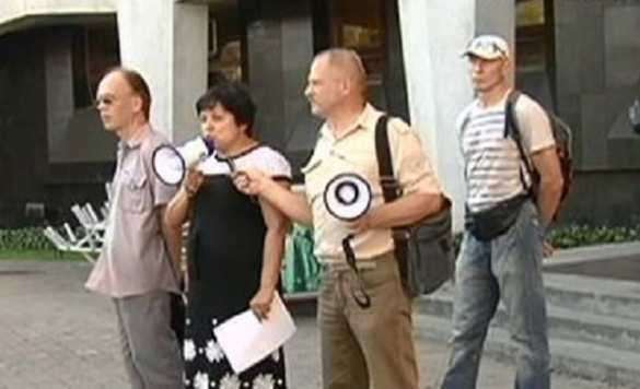 В Днепропетровске жители пикетировали горсовет из-за высоких коммунальных тарифов | Русская весна