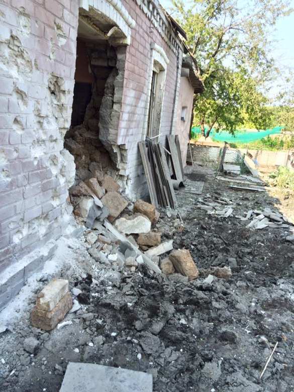 Обстрелом ВСУ в ДНР разрушен жилой дом | Русская весна