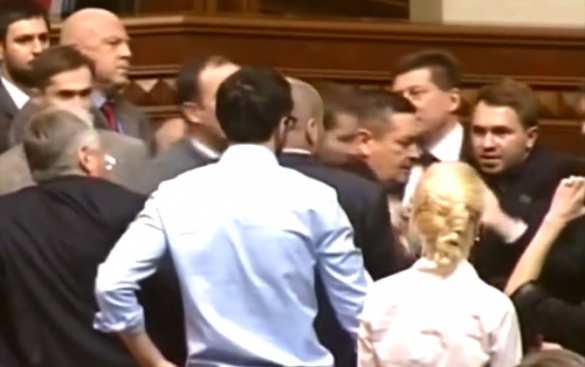 «И этим людям мы хотим дать оружие?» — западные каналы о драке Ляшко и комбата «Айдара» в Раде (ВИДЕО)  | Русская весна