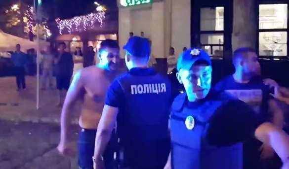 Шок: «Мажоры» в Николаеве избивали прохожих на глазах у полиции (ФОТО, ВИДЕО 18+) | Русская весна