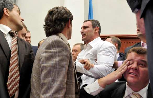 В Киевраде подрались депутаты, Кличко пообещали «вынести вперед ногами» (ВИДЕО) | Русская весна