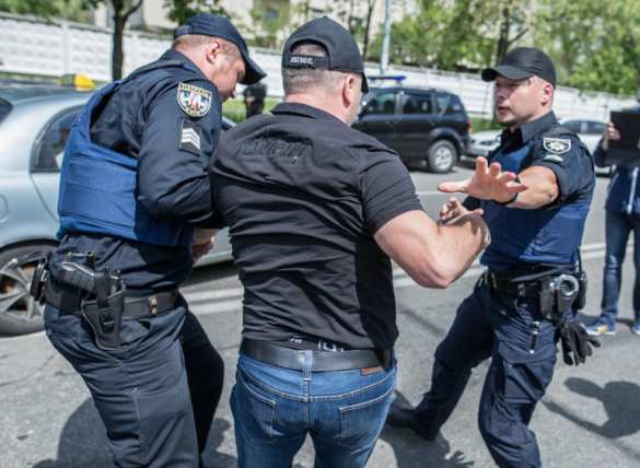 Полиция задержала бывшего «атошника», который угрожал взорвать дом (ФОТО) | Русская весна