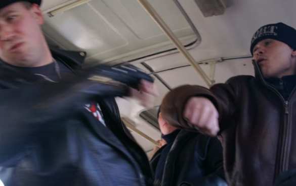 В Екатеринбурге мигранты избили педагога и её дочь (ВИДЕО) | Русская весна