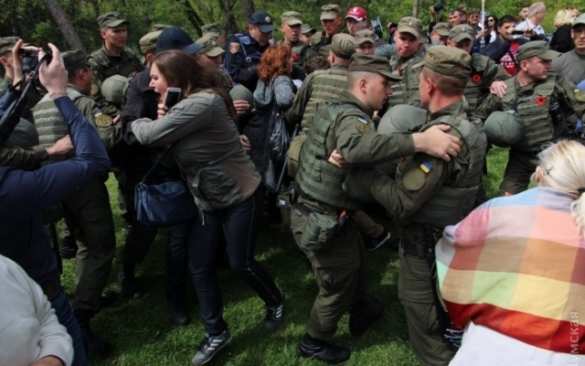 На Херсонщине гражданские напали на «всушников», охранявших военный объект | Русская весна