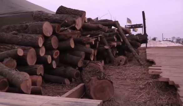 «Армия боевых бомжей», осаждающих Крым, получила в дар дрова и дырявые фургоны (ВИДЕО) | Русская весна