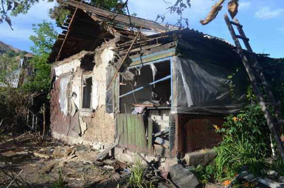 «Скоро пять часов, начнут стрелять» — репортаж из прифронтового поселка Трудовские (ФОТОЛЕНТА) | Русская весна