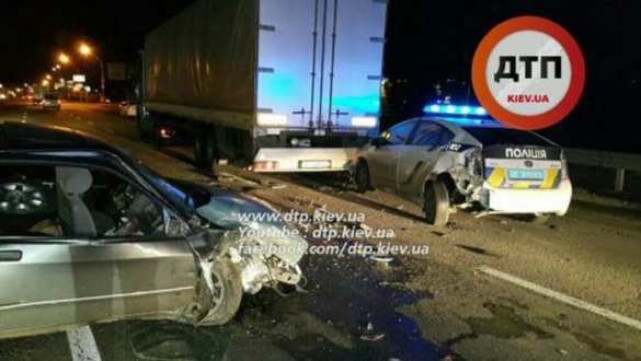 Приехав оформлять ДТП, доблестные киевские патрульные устроили новое | Русская весна