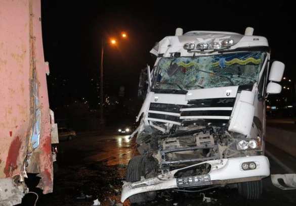 «Алкогольное» ДТП в Киеве: пиво и вино, смешать, но не взбалтывать (ФОТО) | Русская весна