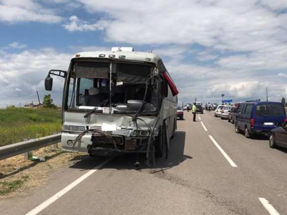 Пассажирский автобус из Донецка попал в серьезное ДТП в Ростовской области (ФОТО) | Русская весна