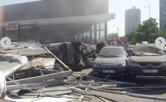 Страшное ДТП в Днепропетровске: гружённая металлом фура снесла 13 машин, есть жертвы (ФОТО, ВИДЕО) | Русская весна