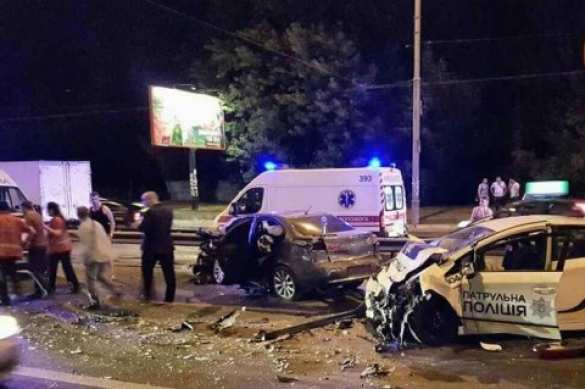 В Киеве полиция устроила ДТП во время погони (ФОТО, ВИДЕО) | Русская весна