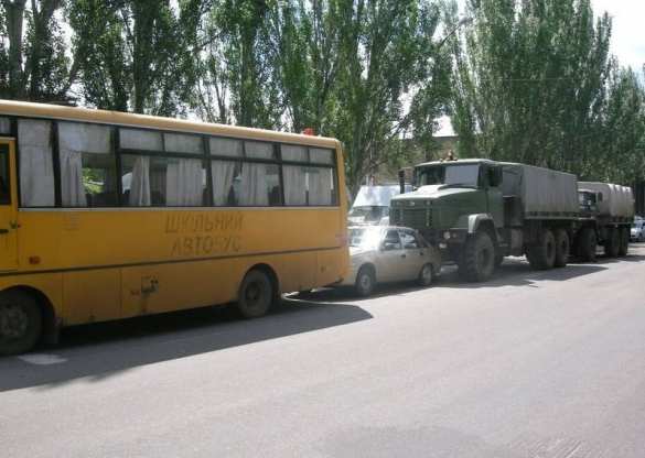 В Николаеве военный грузовик протаранил школьный автобус (ВИДЕО, ФОТО) | Русская весна
