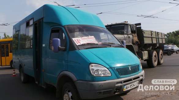 Военный тягач столкнулся с пассажирским автобусом на Западной Украине (ВИДЕО) | Русская весна