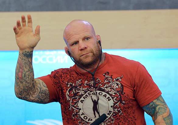  Гражданин ЛНР Джефф Монсон исполнил за рулем знаменитую песню группы «Кино» (ВИДЕО) | Русская весна