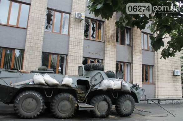 Артемовск «под контролем»: из РПГ обстрелян БТР и мэрия Артемовск «под контролем»: из РПГ обстрелян БТР оккупантов и мэрия (фото) | Русская весна