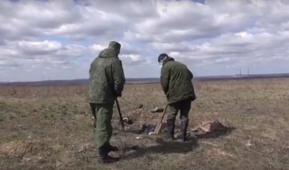 Чудовищные кадры эксгумации тел украинских военных под Дебальцево (ВИДЕО 18+) | Русская весна