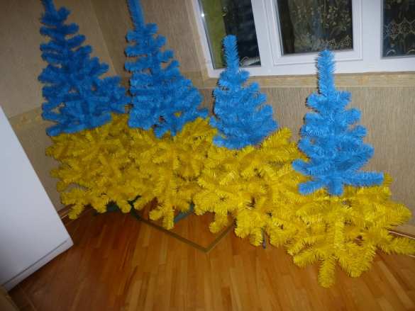 В Кишиневе разгорается скандал из-за облезлой елки из Украины (ВИДЕО) | Русская весна