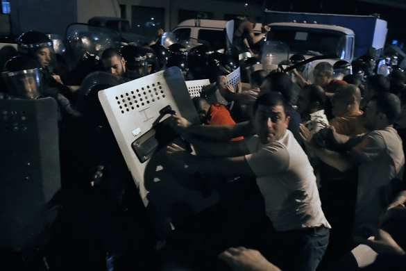 В Ереване полиция разогнала демонстрацию (ФОТО, ВИДЕО) | Русская весна