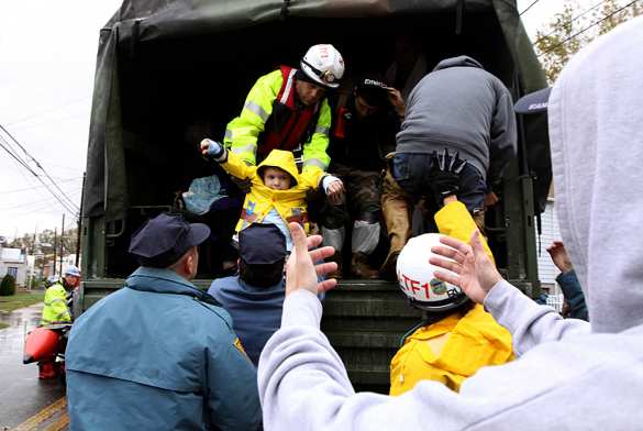 Во Флориде закрывают школы, чтобы размещать бегущих от урагана граждан | Русская весна
