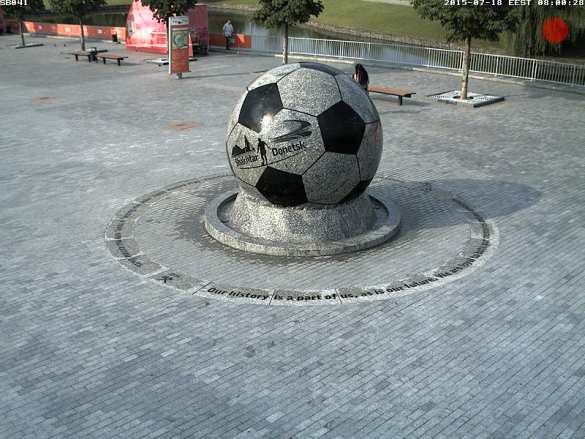 Жизнь продолжается: в Донецке снова вращается знаменитый футбольный мяч-фонтан «Донбасс Арены» (ВИДЕО) | Русская весна