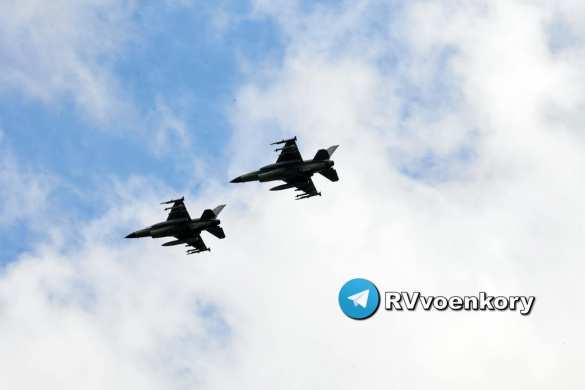 Польша подняла в воздух 6 самолётов F-16 для перехвата двух БПЛА «Герань» | Русская весна