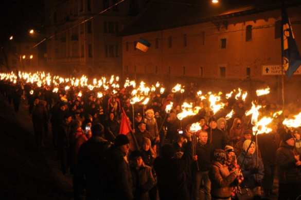 В Киеве состоялось факельное шествие в честь поражения украинской армии под Крутами (ВИДЕО) | Русская весна