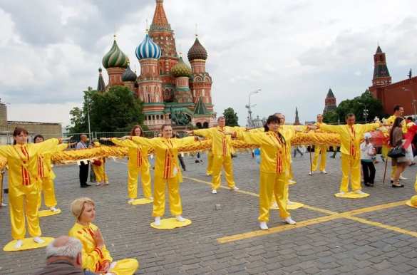 Они вонзали себе ножи в животы и убивали людей газом: страшное гибридное оружие США для разрушения общества | Русская весна
