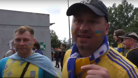 Люди или бабуины? — репортаж Грэма Филлипса из логова украинских фанатов (ФОТО, ВИДЕО 18+) | Русская весна