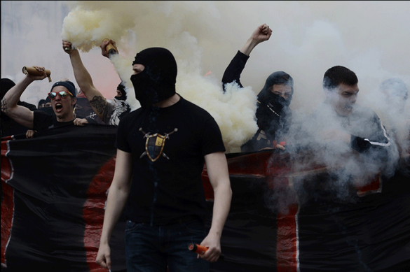 Футбольные фанаты клубов "Днепр" и "Металлист" Бессовестная ложь украинских СМИ: ТСН выдало избитых футбольными фанатами харьковчан за пострадавших от харьковчан ультрас | Русская весна