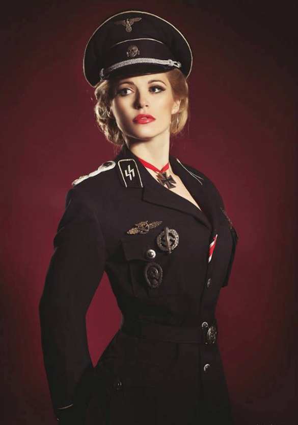 Без стеснения: боевик украинского карательного батальона позирует в эсэсовской форме (ФОТО)  | Русская весна